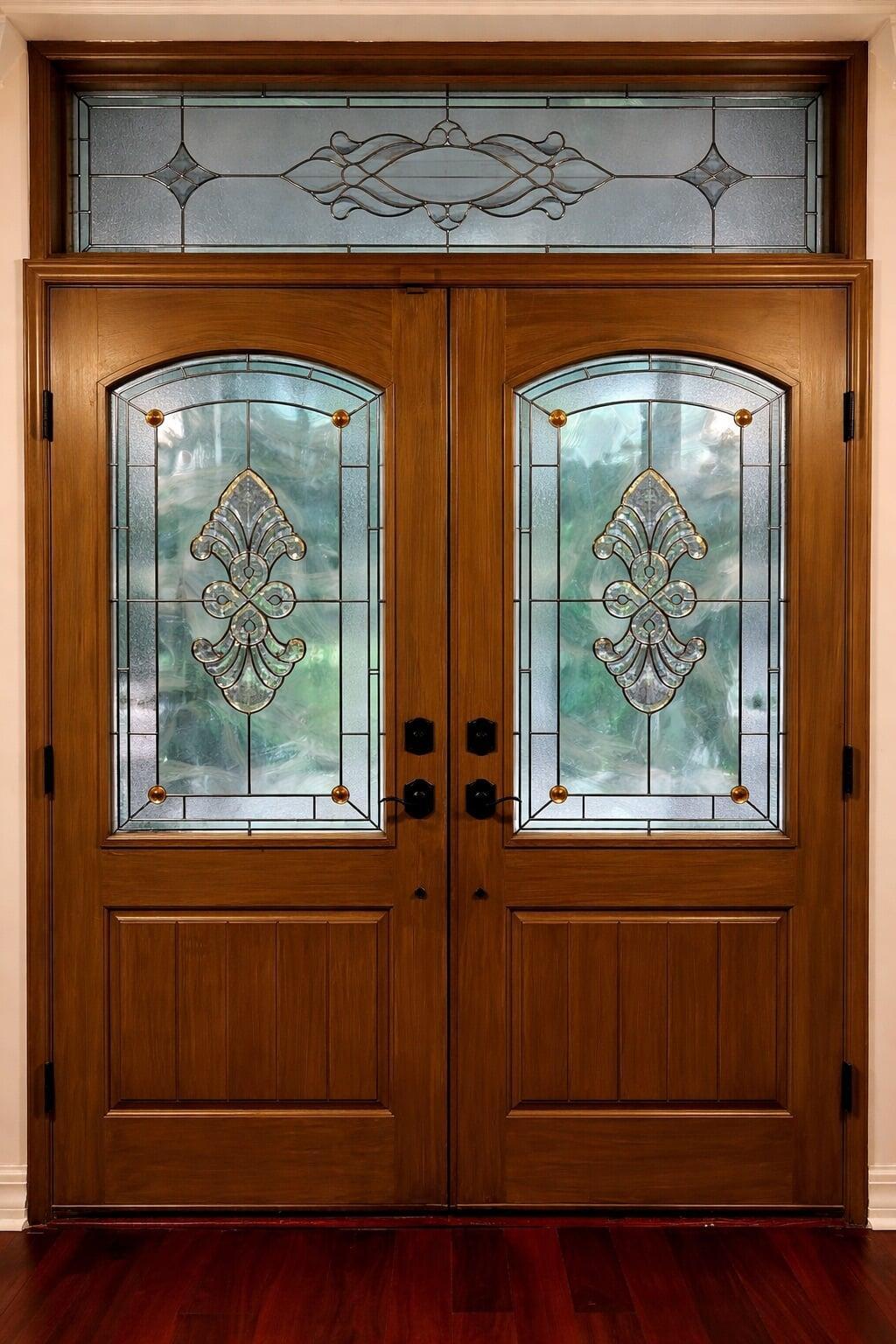 Contemporary bathroom window in decorative glass